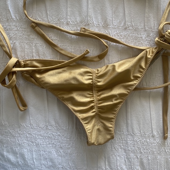 Gold sequenced bikini - Picture 4 of 5